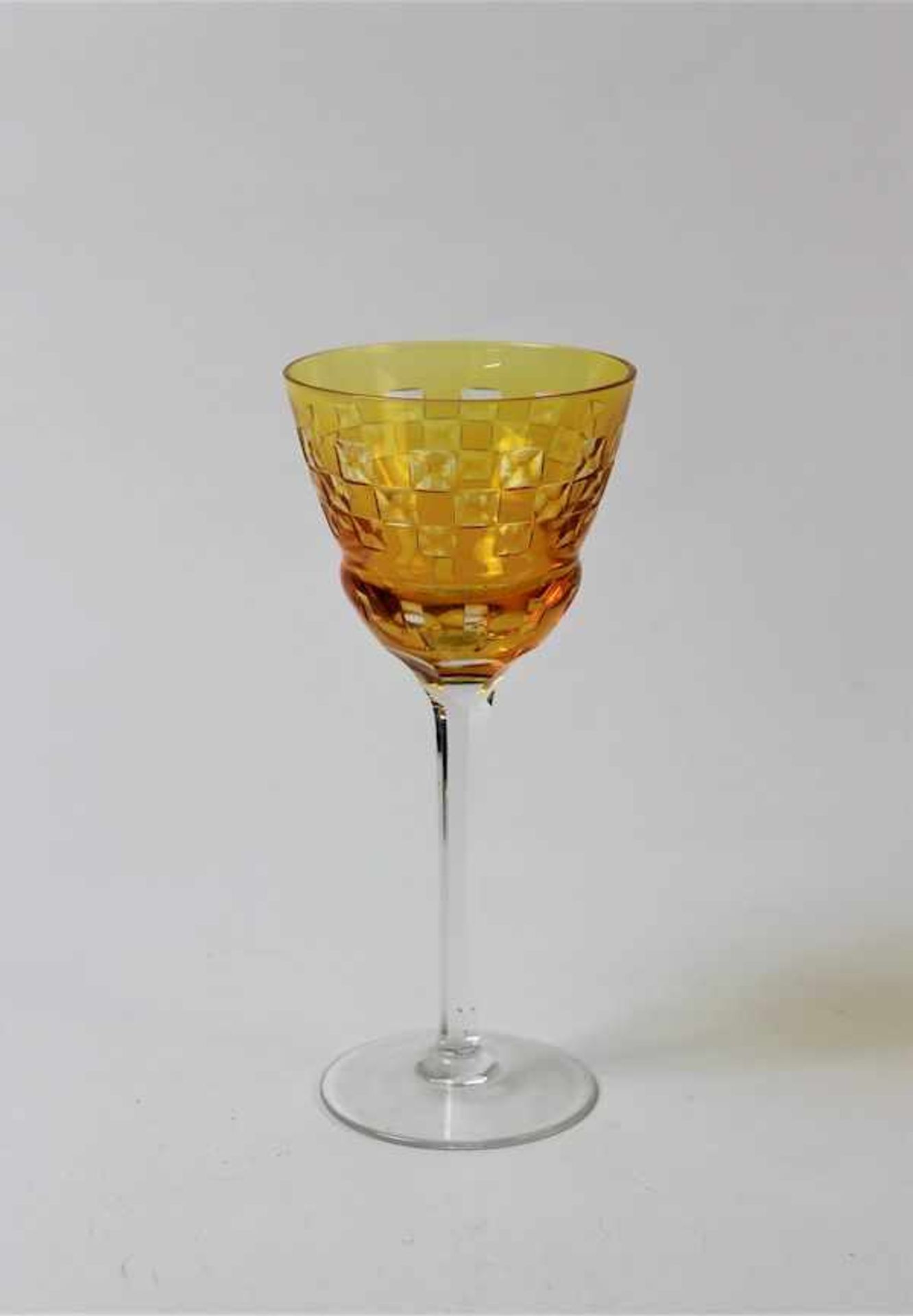 Weinglas wohl BauhausOrangener Kelch, geschliffen Maße: ca. H. 18,5 cm