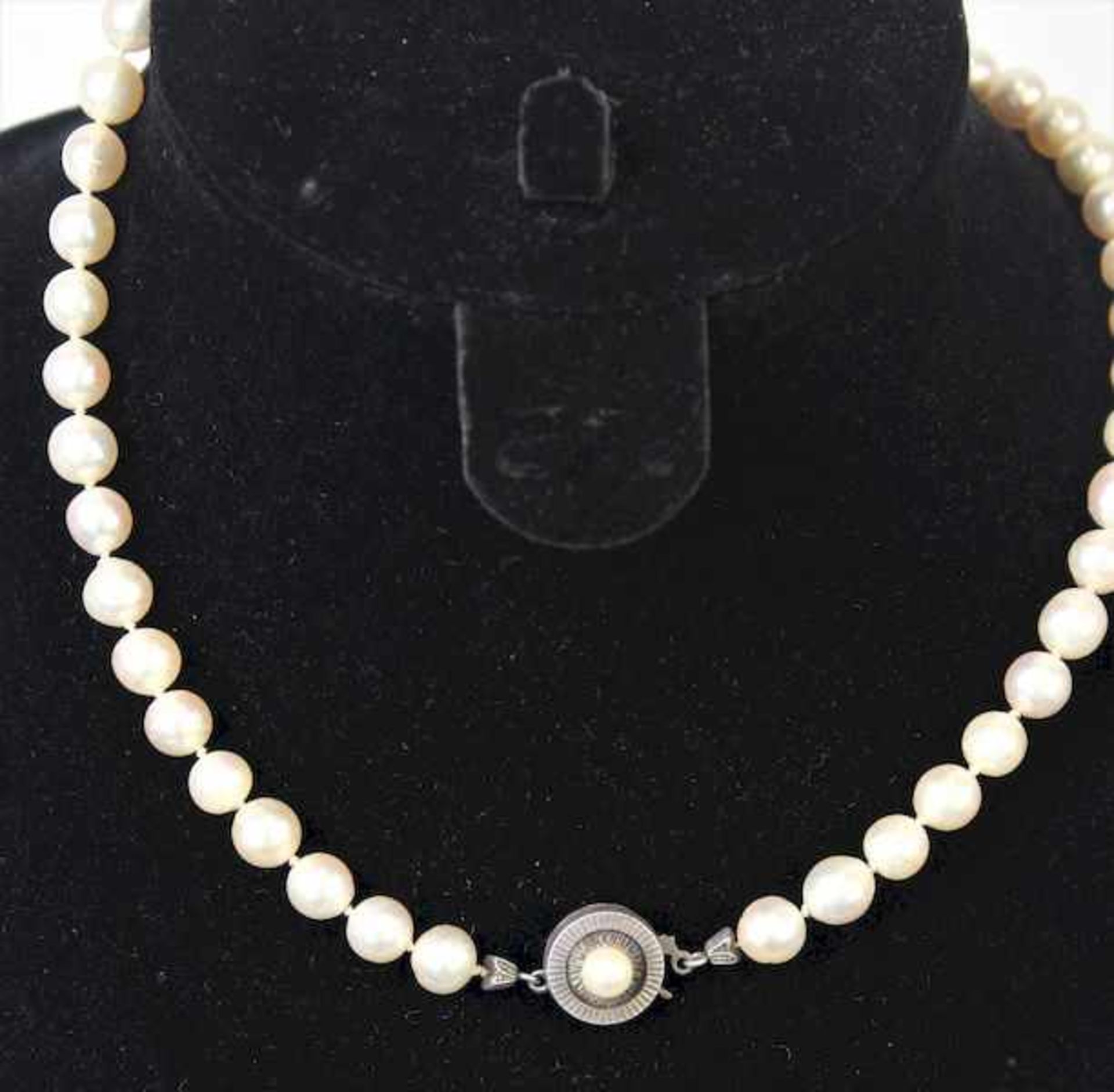 Perlenkette mit 835 er SilberverschlussL.52 cm Gewicht: ca. 36,3 g