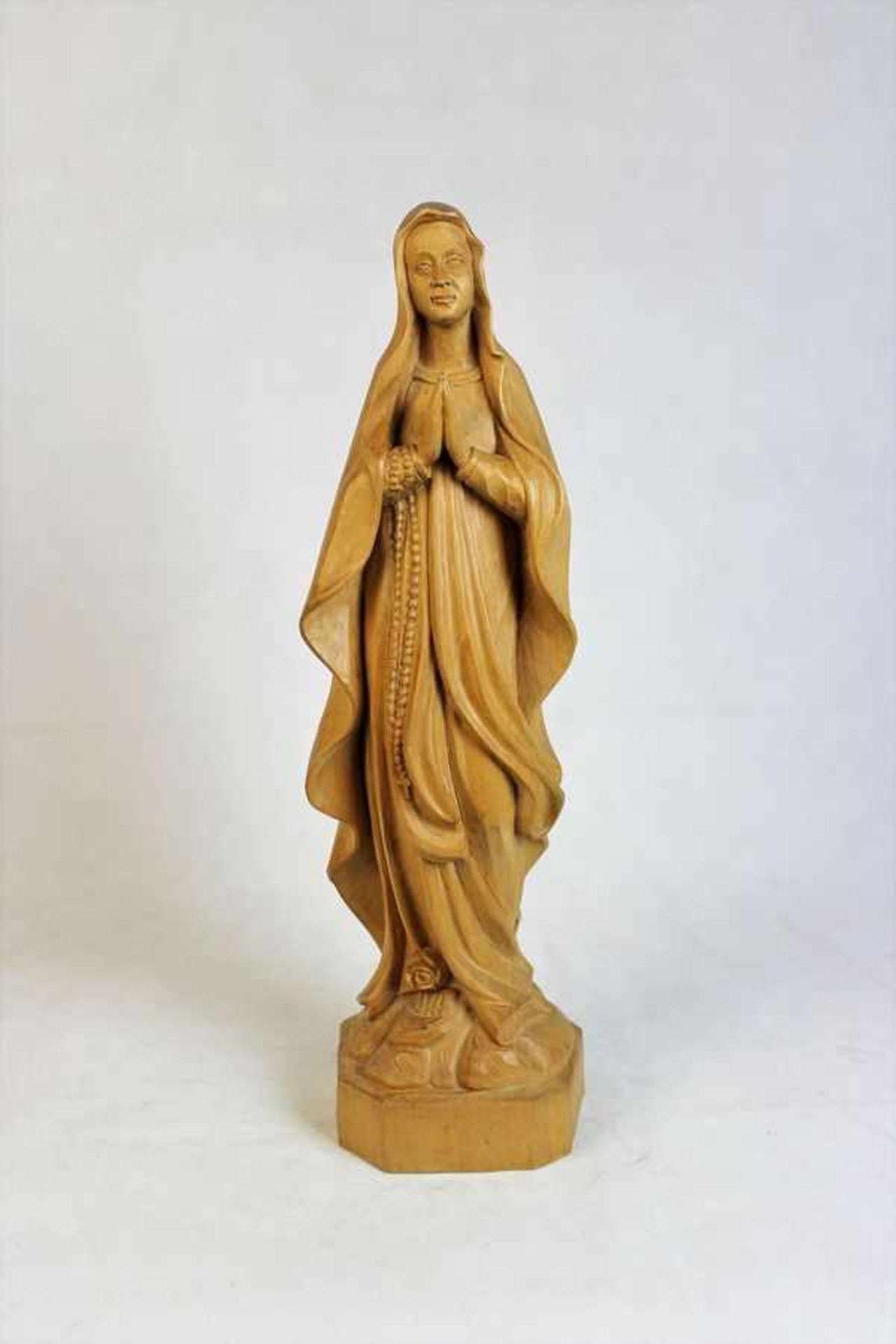 Madonna, Holz, geschnitztMaße : ca. H. 44 cm