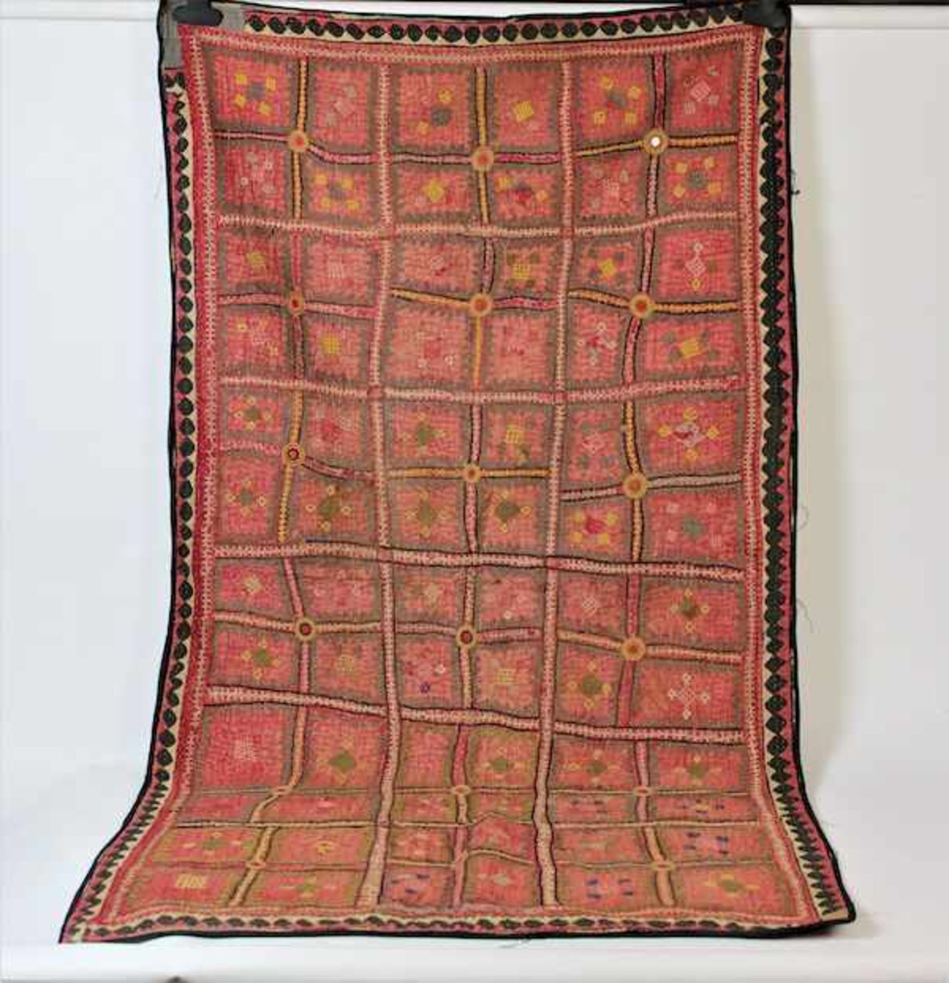Kaukasisches Textil Anfang 20.Jhdt.Maße: ca. 82 cm x 149 cm