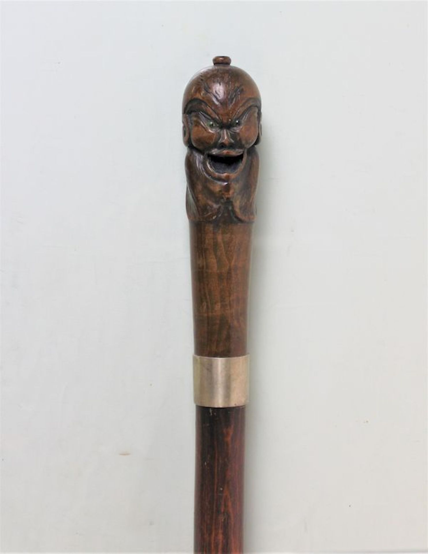 Spazierstock, China, Qing DynastieKnauf mit geschnitzter Fratze und Glasaugen Bambus Maße: ca. L. 96