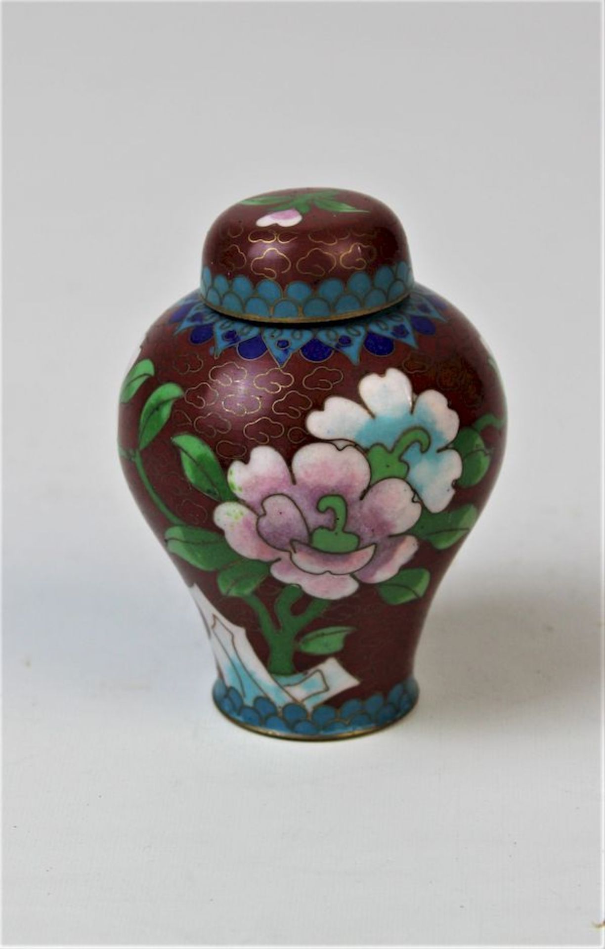 Mei-Ping Cloisonne Deckel-Vase, China 1.Hälfte 20.Jhdt.Maße: ca. H. 7,5 cm