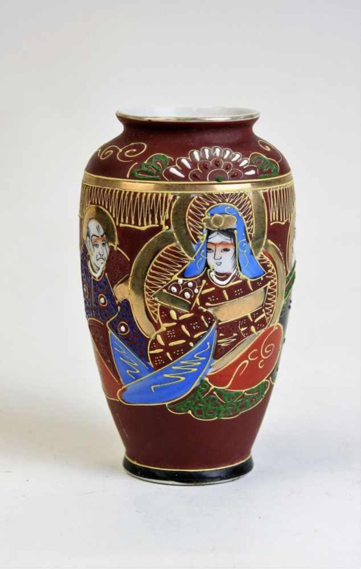 Satsuma Vase, JapanPorzellan, mit gold und polychromer Malerei Maße: ca. H. 13 cm