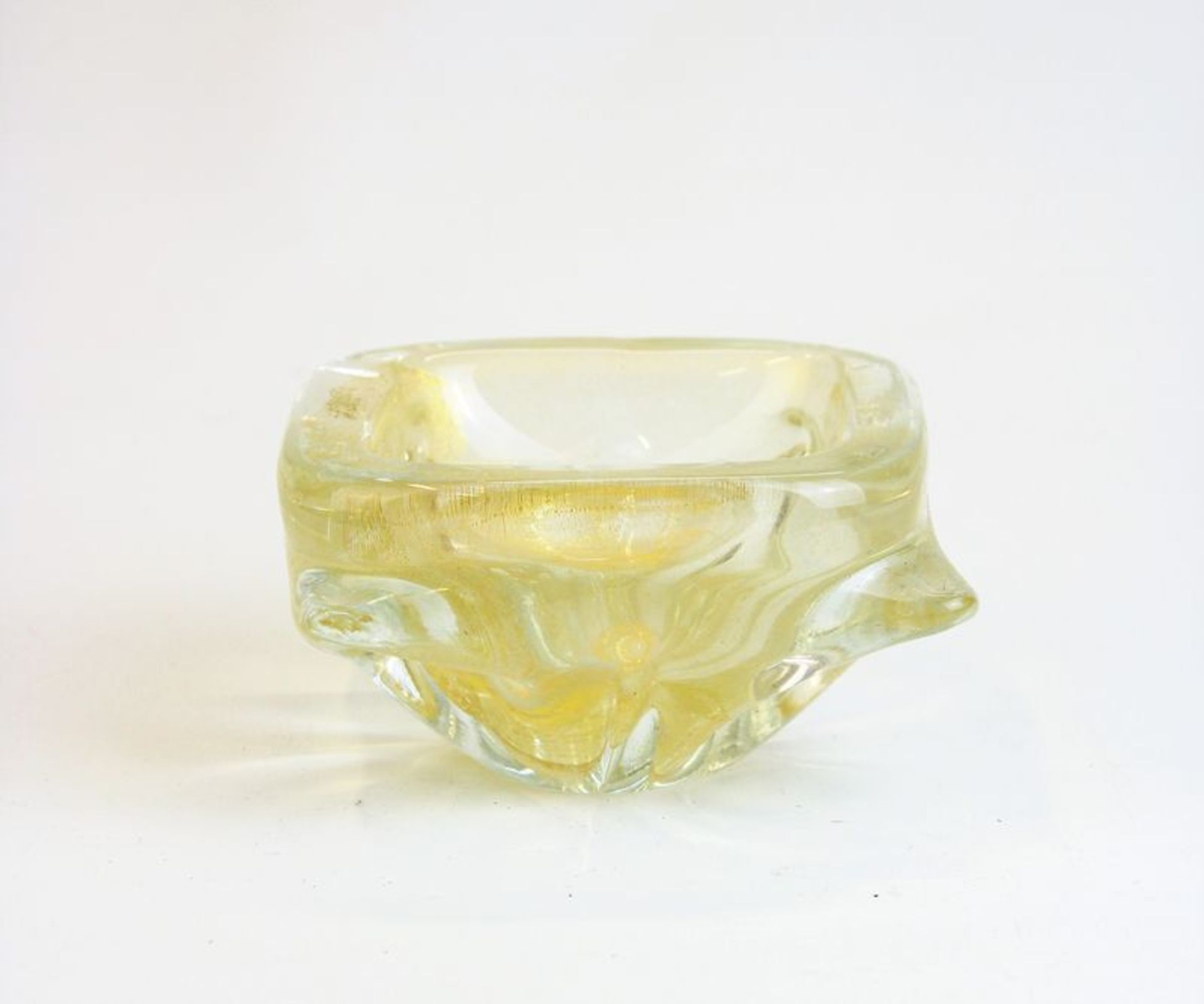 Murano Glasvasefarbloses Glas mit Goldblatt-Einschmelzungen, Maße: ca. 12 cm x 13 cm x 7 cm