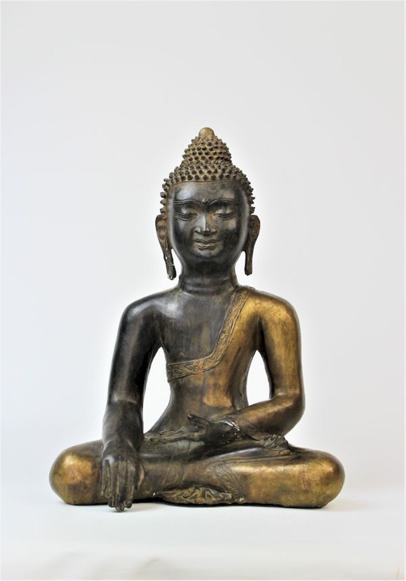 Großer Buddha Shakyamuni, Tibet wohl 16./17.Jhdt.Bronze, partiell feuervergoldet Boden neuzeitlich