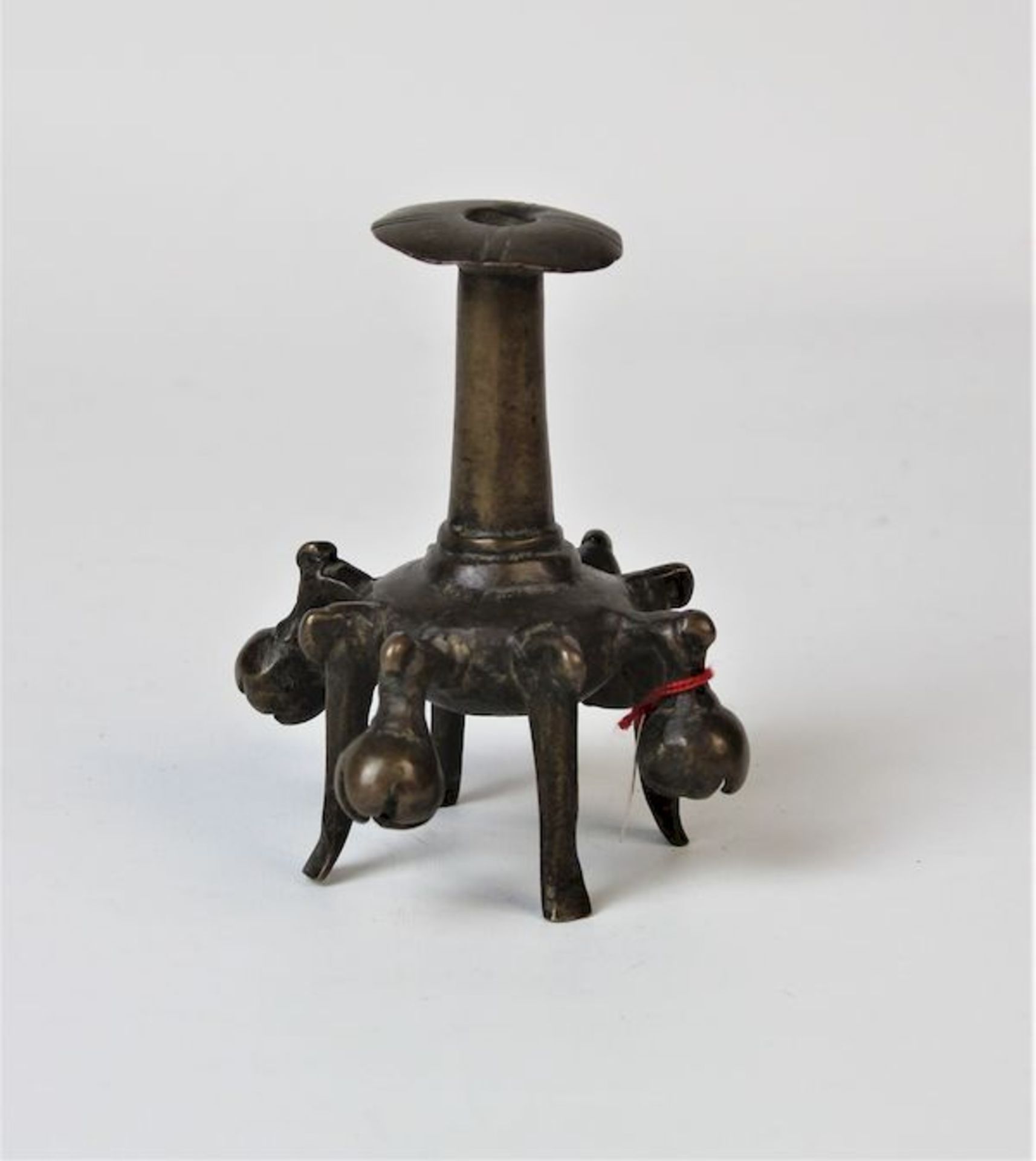 Bronze-Tintenfass, Indien 18. Jhdt. o. früherBronze patiniert Am Boden Sammlernummer : " 7957 "
