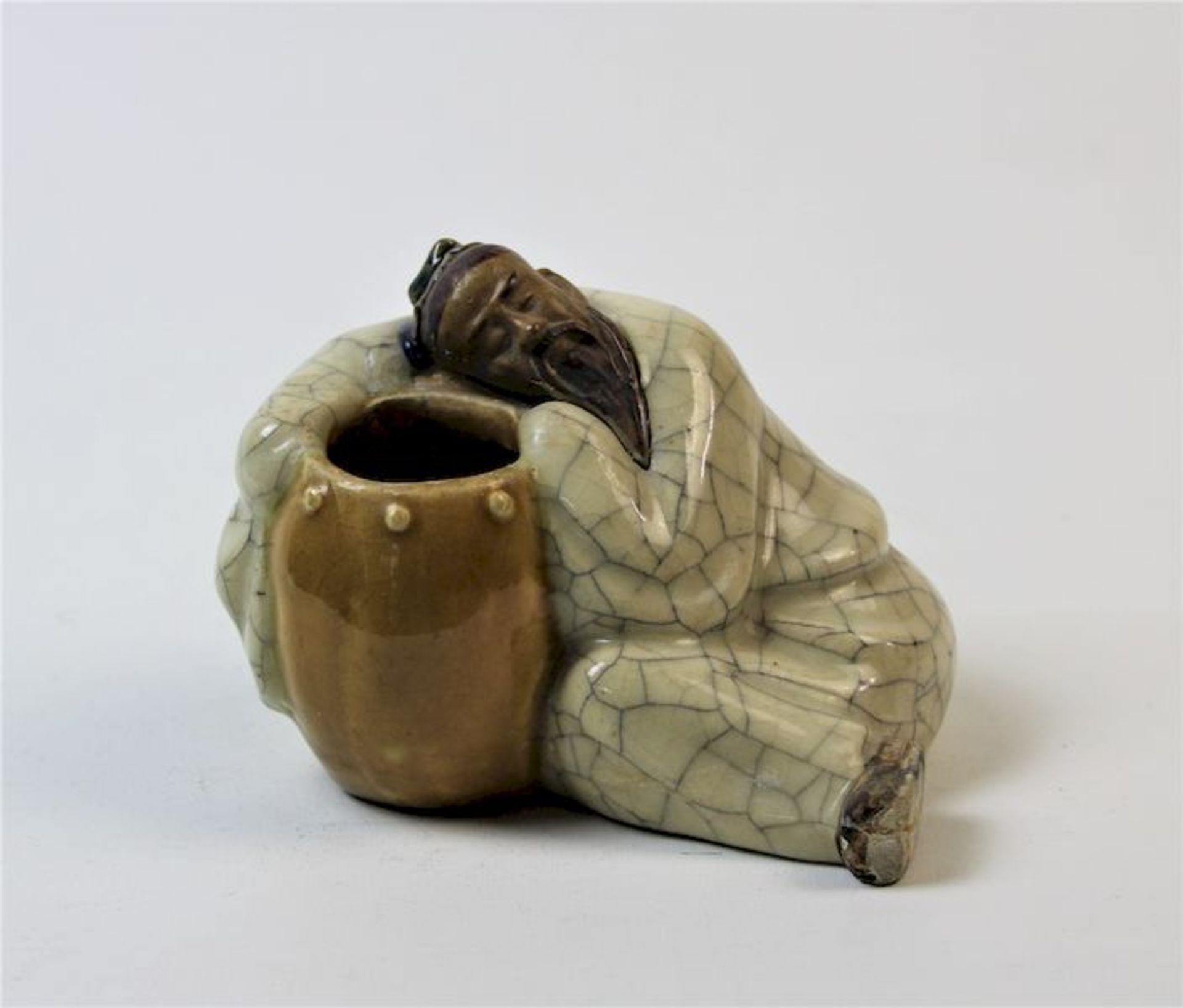 Ink Pot " Trunkener Mönch "Keramik mit Craquele Glasur und polychromer Bemalung Maße: ca. 9,5 cm x
