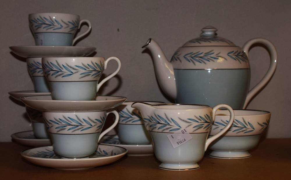 A Shelley mid-20th century Daphne pattern coffee set, for six, comprising cups, saucers, tea pot,