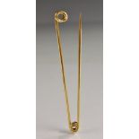 A 14ct gold kilt pin, stamped 14ct, 76mm long, 6.