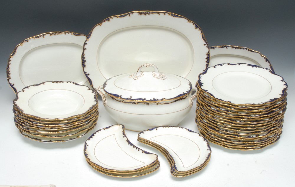 A Cauldron dinner service, comprising seventeen plates, eight bowls, six crescent plates,