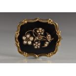 An early Victorian mourning brooch,
