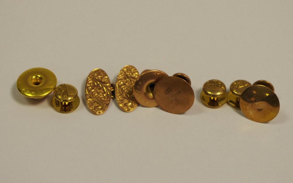 9ct gold cufflinks and studs (8g total)