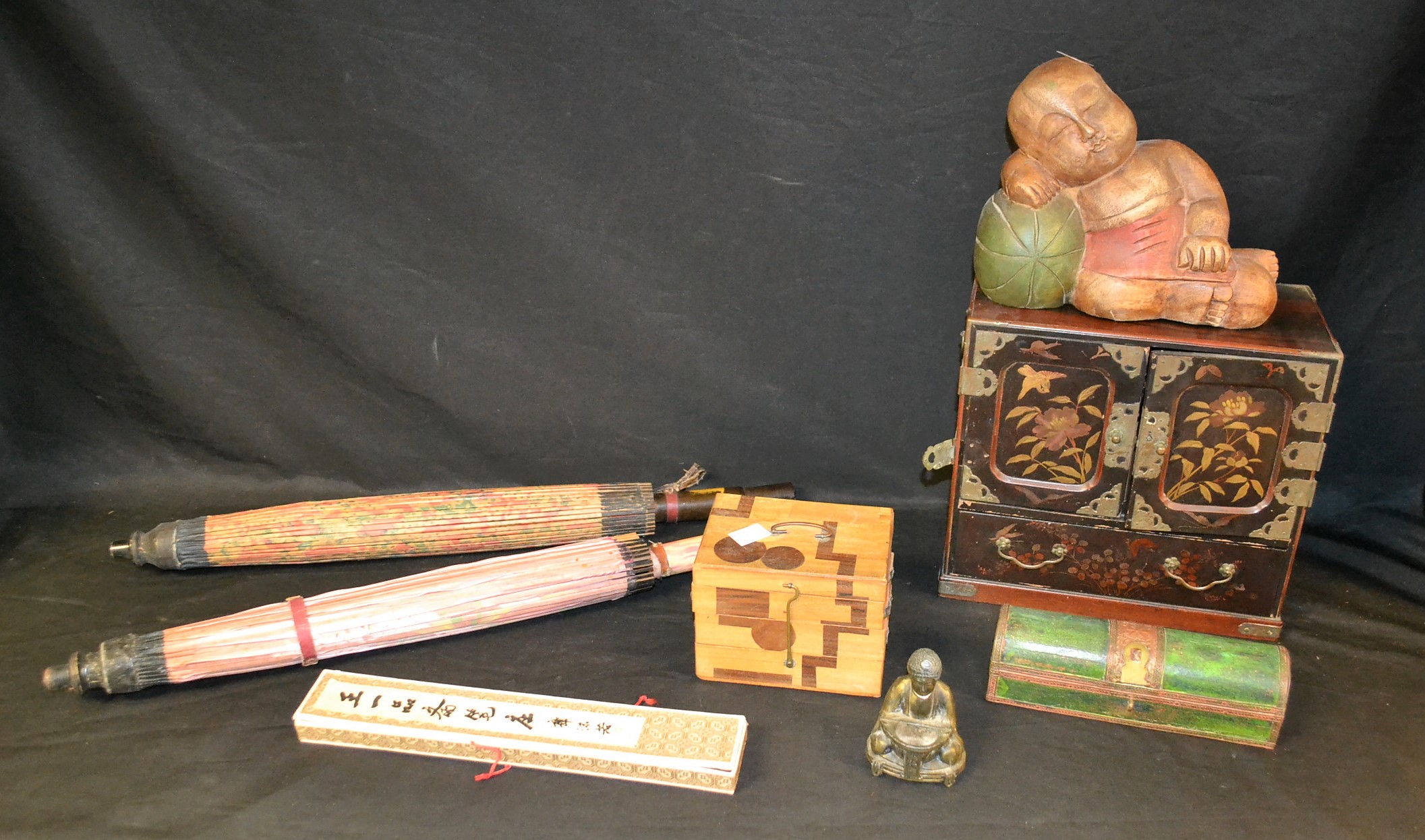 Oriental Items - a Japanese jewellery cabinet; a concertina action inlaid jewellery casket;