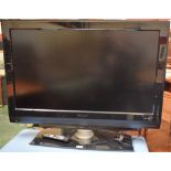 A Philips 37PFL5522D/05 HD ready television, 93.