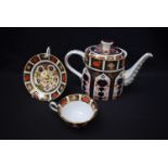 A Royal Crown Derby 1128 Imari pattern teapot and cover, 18cm high,