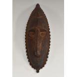 Tribal Art - a Papua New Guinea mask, 25.
