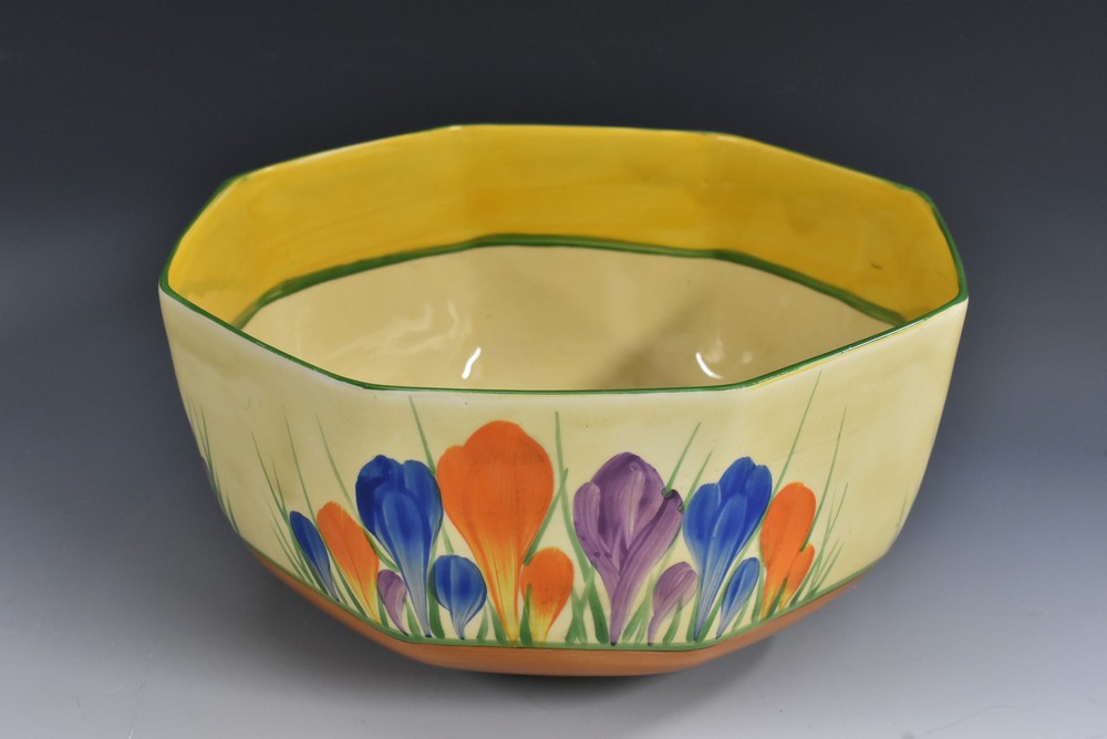 A Clarice Cliff Bizarre Crocus pattern octagonal fruit bowl, 21cm diameter,