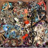 Costume Jewellery - vintage and retro beads, bracelets, bangles, necklaces, chains, pendants,