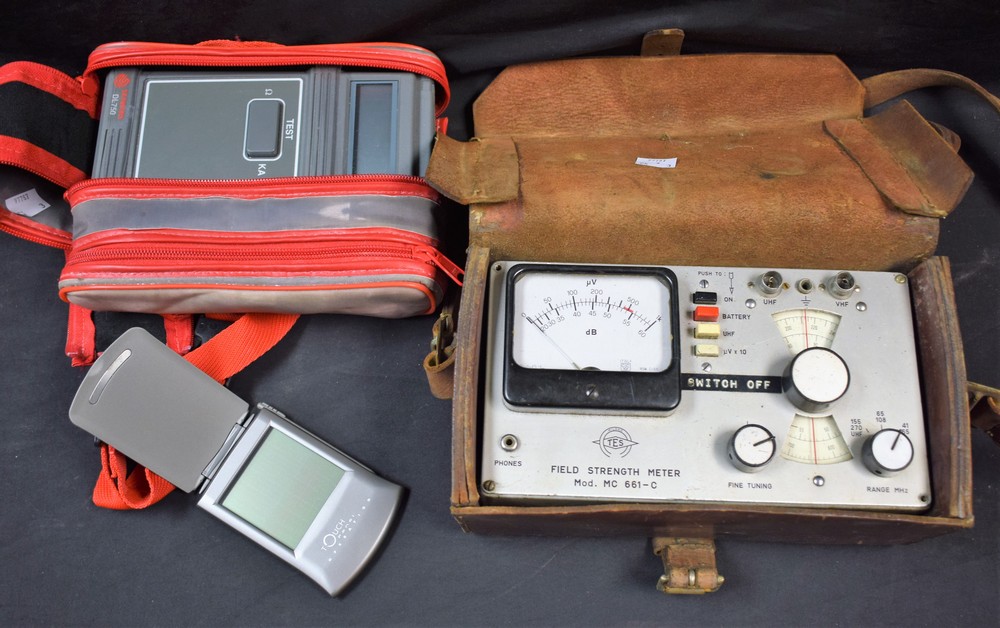 Scientific Instruments - a vintage TES Milano Field Strength Meter,