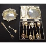 A set of six silver teaspoons, Sheffield 1971, cased; a silver shaped circular pin tray,