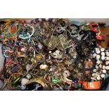 Costume Jewellery - vintage and retro beads, bracelets, bangles, necklaces, chains, pendants,