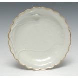 An early Worcester Blind Earl type plate, with raised moulding, dentil rim, 19cm diam, c.