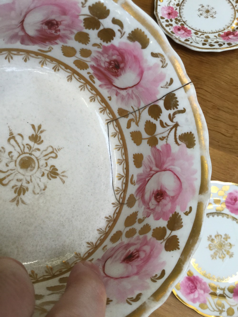 An early 19th century English porcelain tea service, comprising fluted circular teapot, - Image 6 of 8