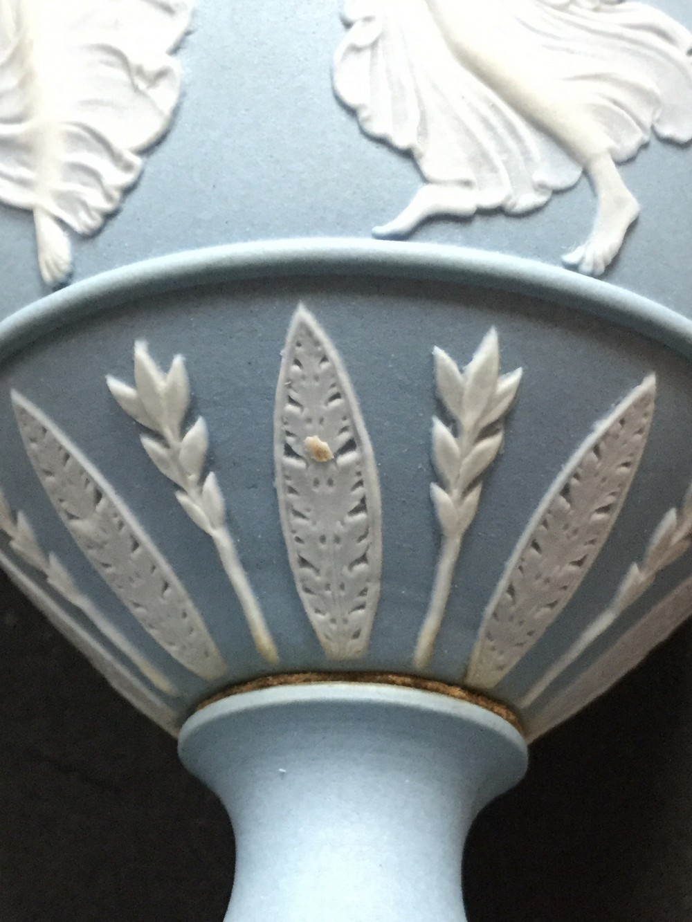 A good pair of Wedgwood Jasperware pedestal ovoid vases and covers, - Image 2 of 10