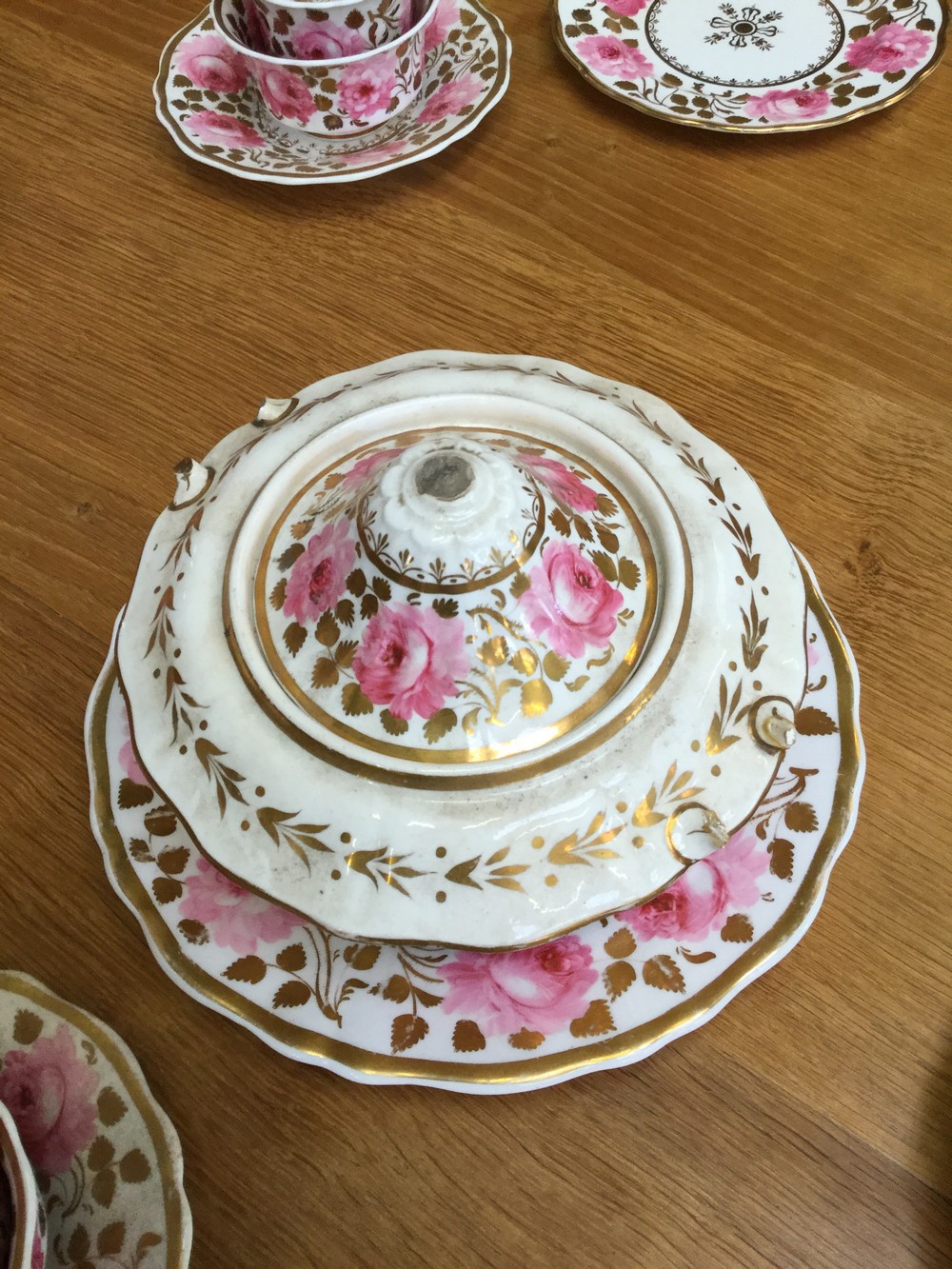 An early 19th century English porcelain tea service, comprising fluted circular teapot, - Image 7 of 8