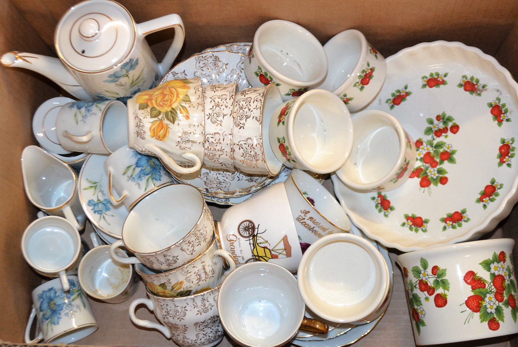 A Paragon Belinda pattern tea set, comprising teapot, milk and sugar, cups,