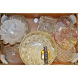 Glass - bowls, various **All lots in this sale are subject to a maximum of £2.