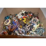 Costume Jewellery - vintage and retro beads, bracelets, bangles, necklaces, chains, pendants,