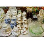 Decorative teawares and glassware - Royal Albert Country Roses 6 teacups and saucers,