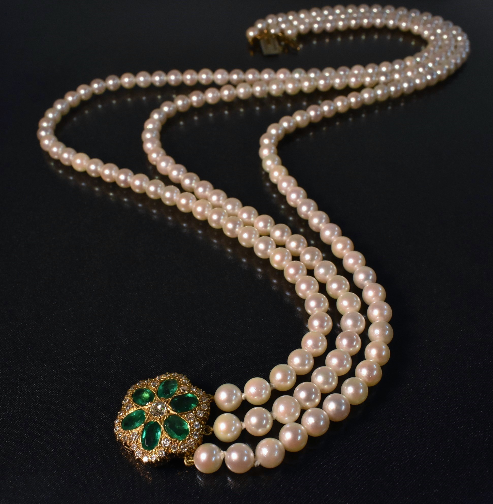 String of Pearls A three strand cultured pearl necklace, - Image 2 of 2