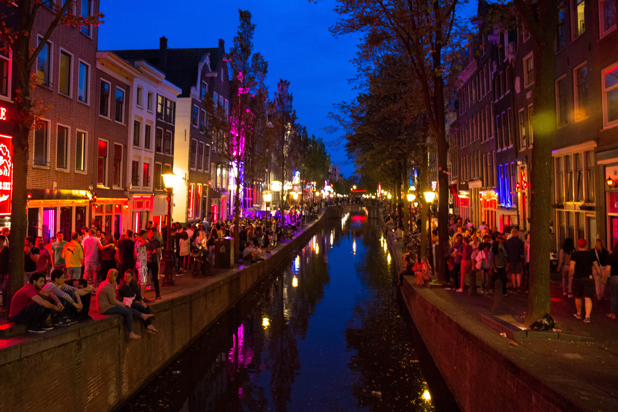 Explore Amsterdam! Enjoy a long weekend stay for 6 people including flights and accommodation, - Image 4 of 6