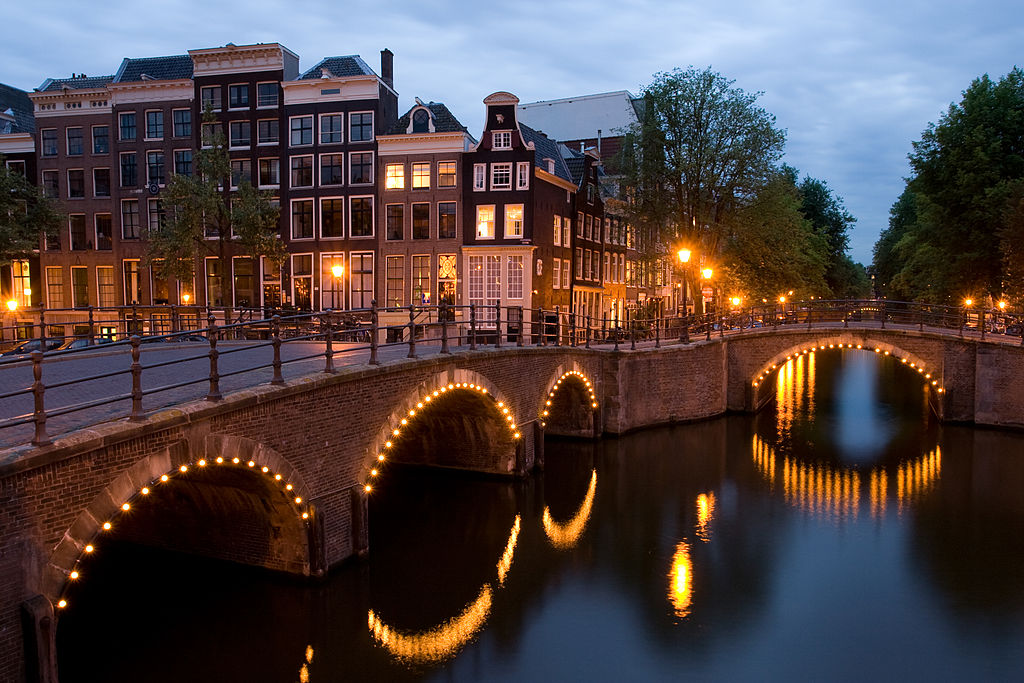 Explore Amsterdam! Enjoy a long weekend stay for 6 people including flights and accommodation, - Image 2 of 6