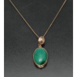 An oval malachite cabochon pendant necklace, 9ct gold mount, Birmingham 1991, 5.