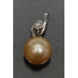 A south sea cultured pearl and diamond pendant, single creamy white pearl, approx 12.
