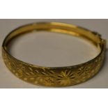 A 9ct gold floral etched hinge bangle, stamped Italy 375, Birmingham import marks, 9.