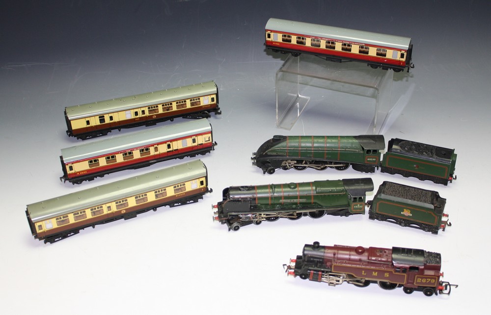 Model Railway - Hornby Dublo - OO gauge, EDL 12 Duchess of Montrose 4-6-2 locomotive and tender,