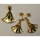 A continental yellow metal & enamel fan shaped pendant and conforming earrings 15.