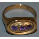 A gentleman's 9ct ring, set with three purple stones, 3.