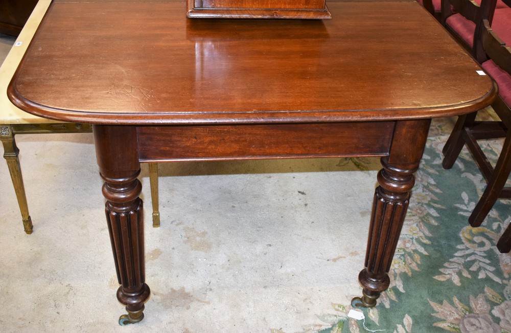 A William IV design mahogany extending dining table, moulded rounded rectangular top,