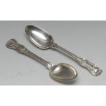 Paul Storr - a pair of George IV silver King's pattern dessert spoons, Union Shell heels, 17.