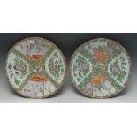 A pair of Chinese famille verte circular dishes,