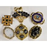 Brooches - an unusual 19th century agate basket of flowers brooch,