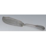 A George IV silver fiddle back pierced and chased fish server, William Eley,