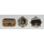 A Victorian faceted oval banded agate brooch, gilt scroll mount, 4.5cm high, c.