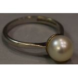 A pearl solitaire ring, creamy white cultured pearl, approx 7.