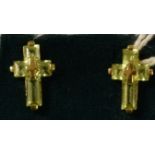 A pair of 18ct gold cross earrings, each set with four faceted peridot stones, 2.